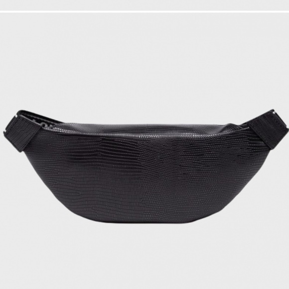 Love Moschino / black fanny pack banana with heart chain SS21 (NEW) - Picture 3 of 10